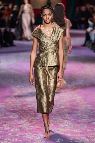 Look 28
